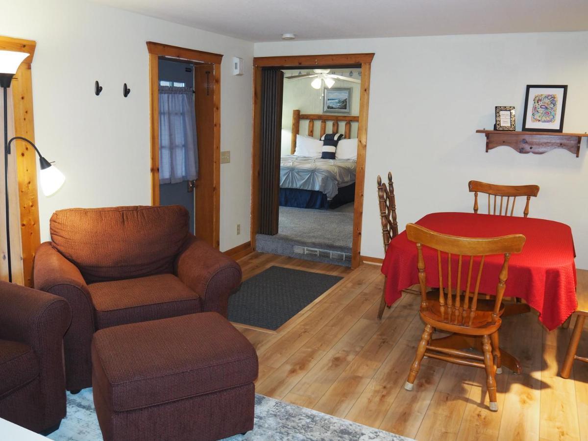 Bayside Cottage - Remodeled And Great Location! Frankfort Bagian luar foto